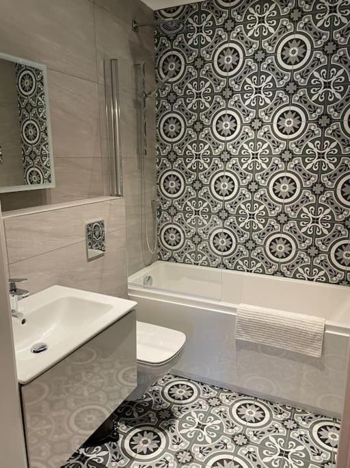 Boutique Luxury Apartment, High St, Henley-In-Arden Bagian luar foto