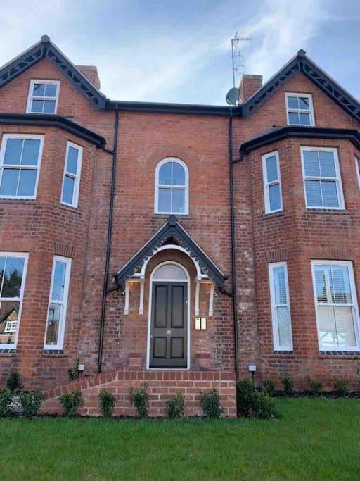 Boutique Luxury Apartment, High St, Henley-In-Arden Bagian luar foto